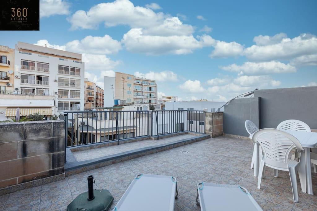 Comfortable Penthouse, Served With Lift, Wifi & Ac By 360 Estates Gzira Extérieur photo