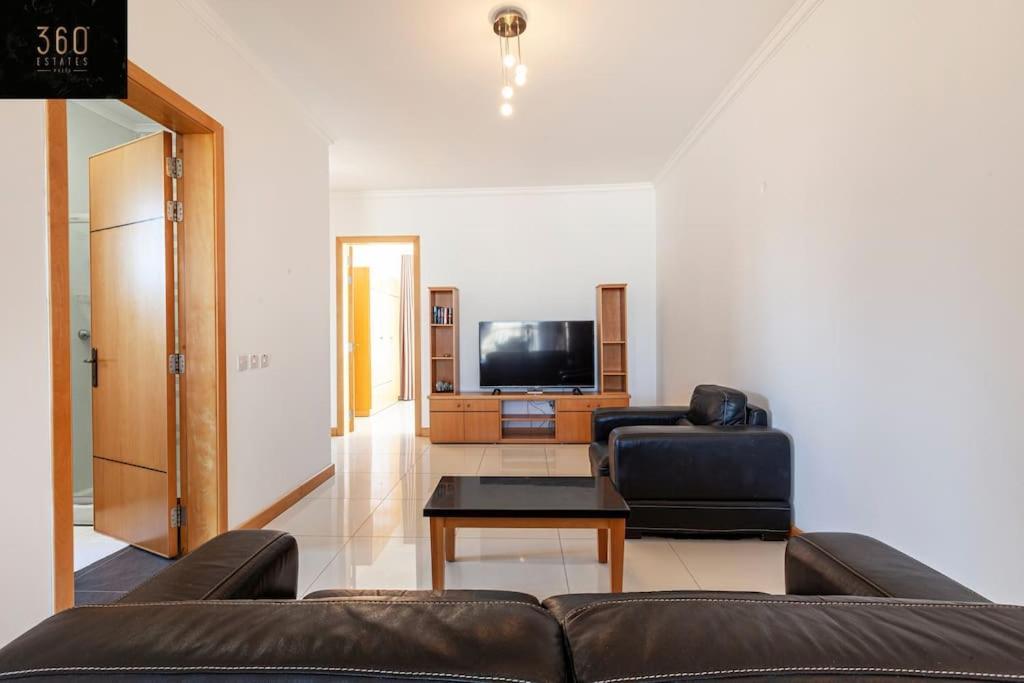 Comfortable Penthouse, Served With Lift, Wifi & Ac By 360 Estates Gzira Extérieur photo